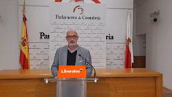 Álvarez (Cs) exige a Revilla el "cese inmediato" del consejero de Sanidad