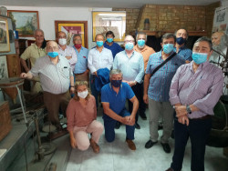 Ana, María y Regina Arroyo con el queso de Cantabria, por Pedro Arce 