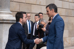 Aragon&egrave;s acusa a  S&aacute;nchez que el refer&eacute;ndum lo tiene firmado"