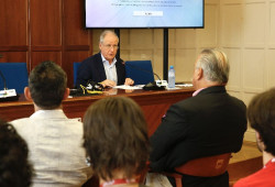 Arasti defiende la corresponsabilidad de las regiones en el éxito de la nueva política industrial europea