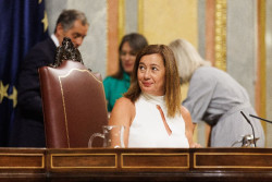 Armengol, que no dejaba hablar castellano en Baleares, impondr&aacute; el uso del catal&aacute;n, vasco y gallego en el Congreso