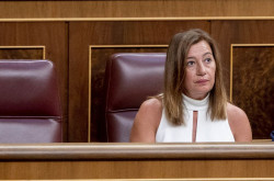 Armengol se estrena dando v&iacute;a libre al uso del catal&aacute;n, el gallego y el euskera en el Congreso