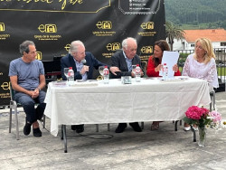 Arnuero inaugura la exposición `El viaje de nuestro tiempo`, de Cristóbal Toral, en el Observatorio del Arte