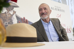 Arturo Pérez-Reverte recupera a uno de sus personajes más icónicos: "Escribiendo Alatriste me reconcilio con España"