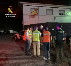 Ascienden a 200 los desalojados durante la noche en diversas alquer&iacute;as por el incendio en Las Hurdes