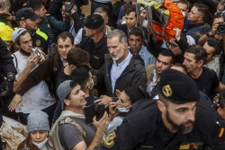 Ascienden a tres los detenidos por el incidente en Paiporta durante la visita de S&aacute;nchez y los Reyes