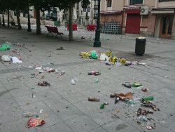 Asociación de Hostelería  preocupada de la baja de sus ingresos  por  el botellón