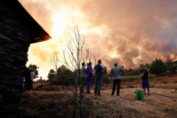 Asturias rebaja el nivel de alerta por incendio forestal, con dos fuegos estabilizados y tres controlados