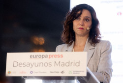 Ayuso acusa a S&aacute;nchez de conceder la independencia  a Catalu&ntilde;a  y pide la intervenci&oacute;n de la UE