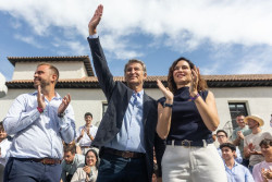 Ayuso agradece a Feij&oacute;o "no normalizar lo que no es normal" y haber elegido el acto del PP madrile&ntilde;o: "Somos m&aacute;s dignos"
