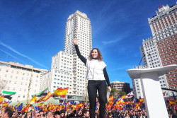 Ayuso critica que el PSOE "normalice el crimen" y pide "auxilio" a las instituciones europeas
