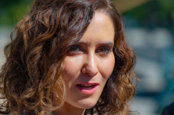 Ayuso est&aacute; perdonando la vida (electoral) a Casado y no se ve "m&aacute;s de ocho a&ntilde;os" en la Comunidad que puede ser mucho menos