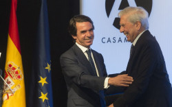 Aznar lamenta la muerte de Vargas Llosa, defensor de la libertad que no dej&oacute; de "alzar la voz contra el totalitarismo"