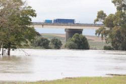 Bajan a cuatro las carreteras cortadas al tr&aacute;fico por inundaciones, dos en C&aacute;diz y dos en Granada