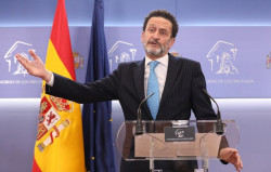 Bal tilda de "bluf" de S&aacute;nchez la "excepci&oacute;n ib&eacute;rica": "No nos enga&ntilde;e, otros pa&iacute;ses ya han bajado los precios"
