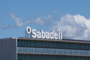 Banco Sabadell lidera las subidas del Ibex 35 (+3%) tras arrancar su recompra de hasta 435 millones