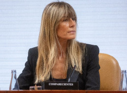 Bego&ntilde;a G&oacute;mez pide suspender la audiencia preliminar convocada por el juez Peinado y critica su "velocidad de crucero"