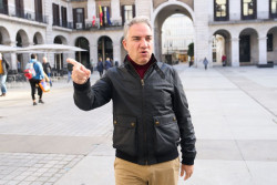 Bendodo (PP) alerta de que mientras PSOE y Podemos siguen "matándose vivos", más violadores salen a la calle