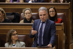 Bendodo (PP) pregunta a Montero si no puede "pasearse por Andaluc&iacute;a" tras ir "de tapadillo a la Feria" de Sevilla