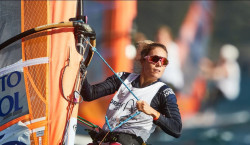 Blanca Manch&oacute;n estrena el Mundial de RS:X en quinta posici&oacute;n
