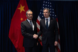 Blinken afirma haber tenido un diálogo "constructivo" con el principal asesor de Exteriores de Xi Jinping