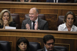 Bola&ntilde;os dice que "la jefa" Ayuso "le come la tostada" a `G&eacute;nova` y Tellado replica: "Quien se la comi&oacute; fue Bego&ntilde;a G&oacute;mez"