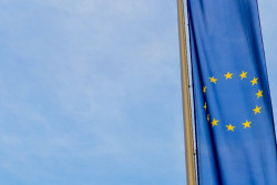 Bruselas consulta a sindicatos y patronales sobre la futura Ley de Empleo de Calidad