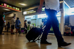 Bruselas expedienta a Espa&ntilde;a por las multas a las aerol&iacute;neas que cobran por el equipaje de mano