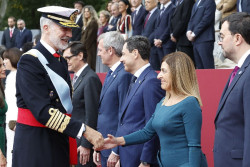 Buruaga asiste en Madrid al homenaje a la bandera y al desfile militar de la Fiesta Nacional
