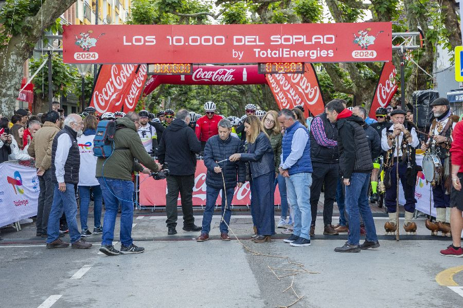 Buruaga destaca que `Los 10.000 de El Soplao` tienen "mucho valor" deportivo y generan valor añadido a la comarca