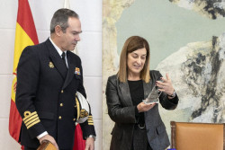 Buruaga felicita a la Comandancia Naval de Santander por su 250 aniversario y reconoce su servicio en Cantabria