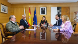 Buruaga garantiza a la Federación de Municipios de Cantabria que no se va a cerrar ningún consultorio este verano