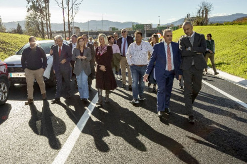 Buruaga inaugura la nueva carretera Viveda-Duález tras una inversión de casi 9,5 millones de euros
