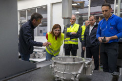 Buruaga ofrece el "respaldo absoluto" del Gobierno a la empresa Leading de San Felices, que participa en el ITER