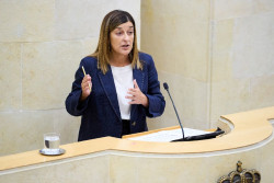 Buruaga reivindica que "Cantabria avanza" pese a la "anarqu&iacute;a nacional"