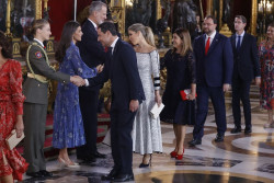 Buruaga saludando a los Reyes en la recepci&oacute;n del D&iacute;a de la Fiesta Nacional