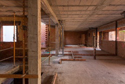 Caen la obra nueva y la rehabilitación en 2022 en Cantabria, según los aparejadores