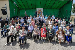 Campoo de Enmedio celebra su día con homenajes, música, comida popular, juegos y deportes