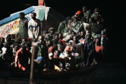 Canarias desbordada de inmigrantes m&aacute;s de 1.500 en una semana 