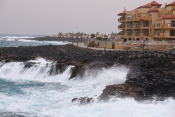 Cantabria, en aviso por olas y lluvia con descenso de temperaturas