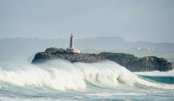 Cantabria est&aacute; este viernes en alerta por lluvias, nevadas y olas