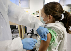 Cantabria fomentará la vacunación gripal en menores de cinco años ante la "insuficiente" tasa del 35%