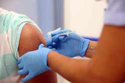 Cantabria inicia la vacunación frente al virus del papiloma humano en varones a los 12 años