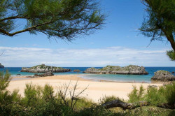 Cantabria lucir&aacute; este verano 11 banderas azules en sus playas, las mismas que el a&ntilde;o pasado