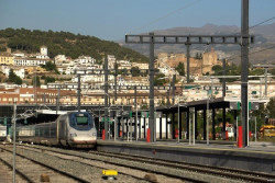 Caos mental en Adif que vuelve a reducir la velocidad m&aacute;xima a 160 km/h en la l&iacute;nea Madrid-Barcelona tras quejas de maquinistas