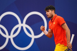 Carlos Alcaraz se estrena en los Juegos con una cómoda victoria ante el libanés Habib