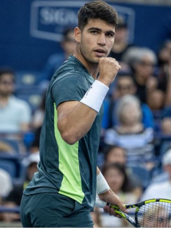Carlos Alcaraz supera con autoridad al italiano Arnaldi y se mete en cuartos del US Open
