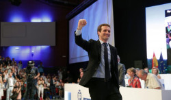 Casado camino de la Moncloa