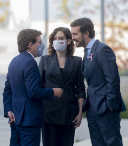 Casado y su entorno temen cada d&iacute;a m&aacute;s la popularidad de  Ayuso