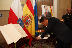 Casares trabajar&aacute; para que el legado de "di&aacute;logo y servicio p&uacute;blico" de Agust&iacute;n Ib&aacute;&ntilde;ez permanezca en la memoria
